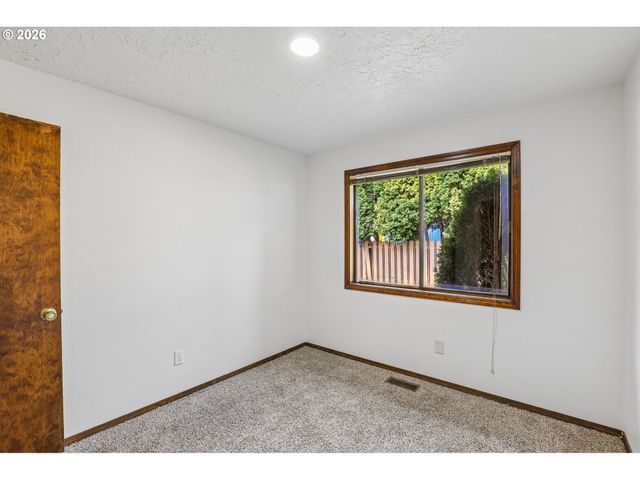 1701 Se 135TH Ave, Portland, OR 97233