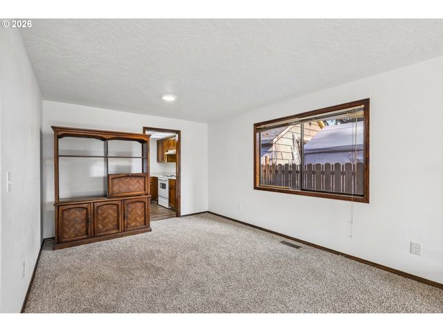 1701 Se 135TH Ave, Portland, OR 97233
