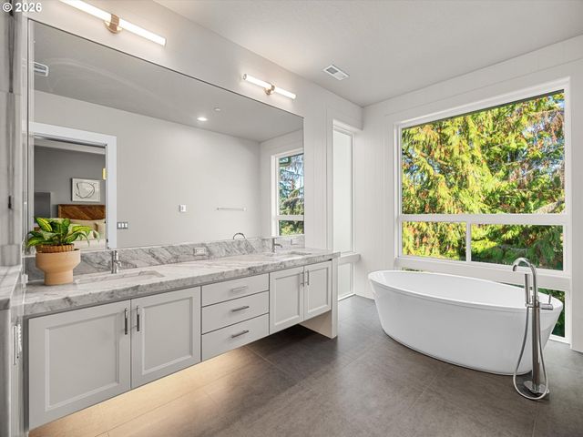 1225 Sw OPHELIA St, Portland, OR 97219