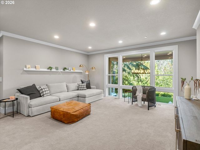 1225 Sw OPHELIA St, Portland, OR 97219