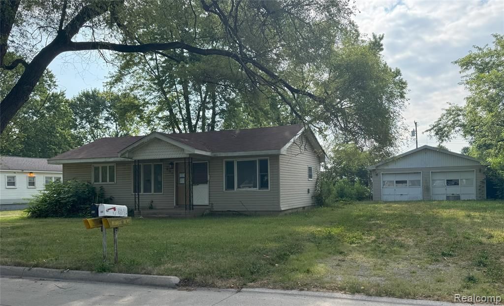 824 Harbor Avenue, Monroe, MI 48162