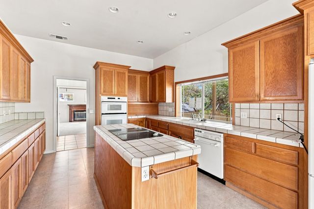12717 Lake Wildwood Dr, Penn Valley, CA 95946