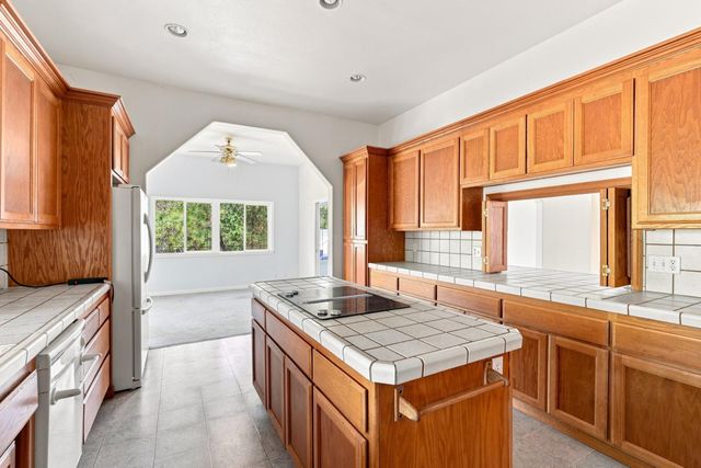 12717 Lake Wildwood Dr, Penn Valley, CA 95946