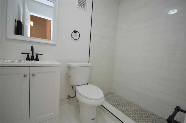 18954 NW 67th Pl 18954, Hialeah, FL 33015