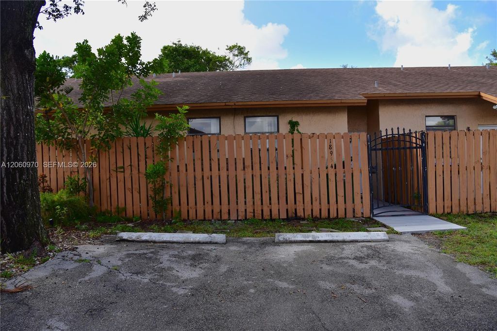 18954 NW 67th Pl 18954, Hialeah, FL 33015