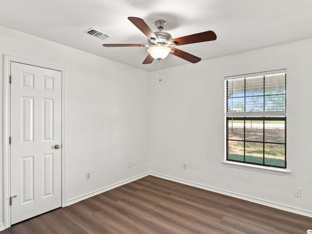 1303 Lovers LN, Bastrop, TX 78602