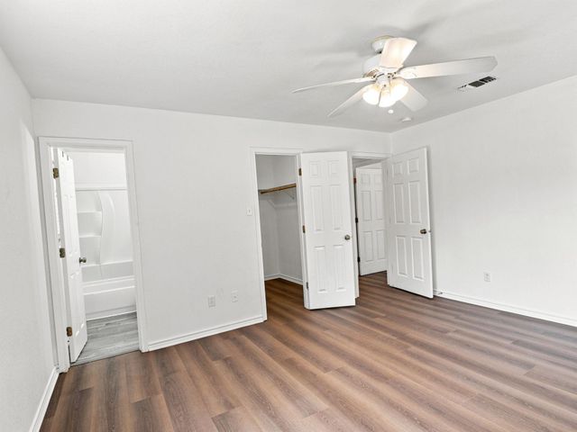 1303 Lovers LN, Bastrop, TX 78602