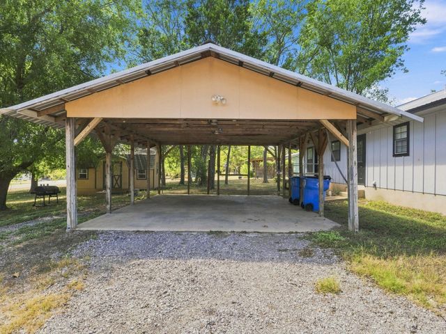 1303 Lovers LN, Bastrop, TX 78602