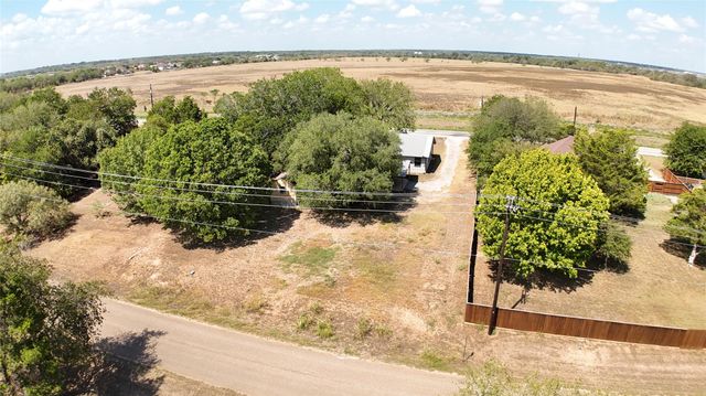 1303 Lovers LN, Bastrop, TX 78602