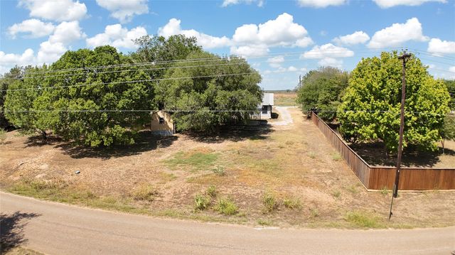 1303 Lovers LN, Bastrop, TX 78602