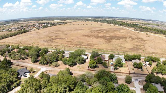 1303 Lovers LN, Bastrop, TX 78602