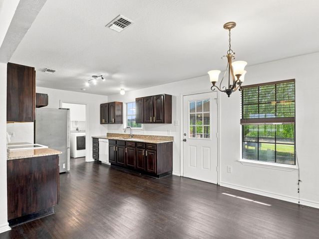1303 Lovers LN, Bastrop, TX 78602