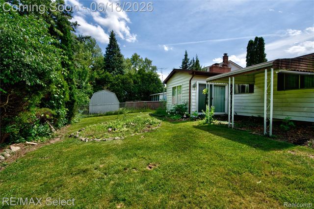 1005 Burlington Drive, Flint, MI 48503