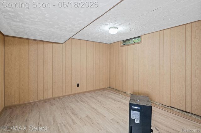 1005 Burlington Drive, Flint, MI 48503
