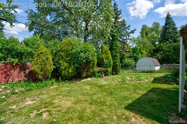 1005 Burlington Drive, Flint, MI 48503