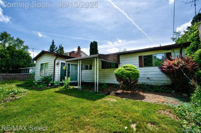 1005 Burlington Drive, Flint, MI 48503