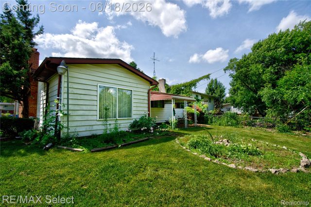 1005 Burlington Drive, Flint, MI 48503