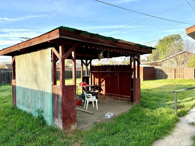 1215 Washington Street, Hanford, CA 93230