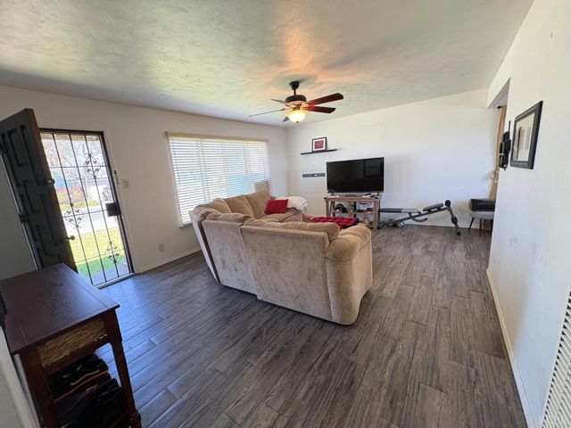 1215 Washington Street, Hanford, CA 93230