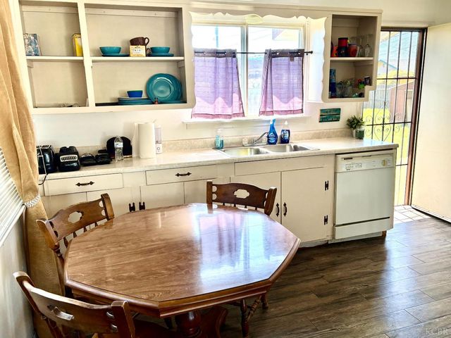 1215 Washington Street, Hanford, CA 93230