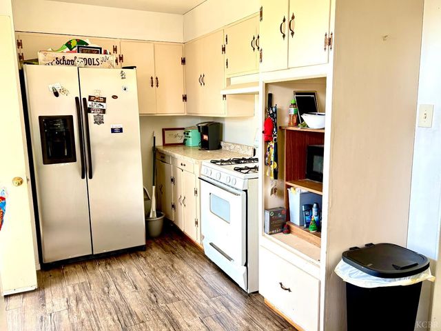 1215 Washington Street, Hanford, CA 93230