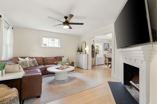 27 Fellsmere Rd, Malden, MA 02148