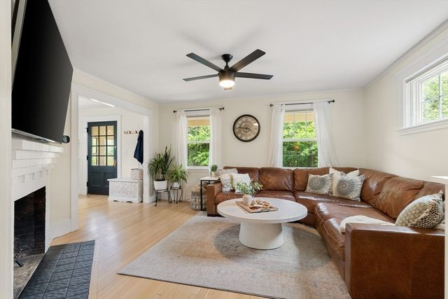 27 Fellsmere Rd, Malden, MA 02148