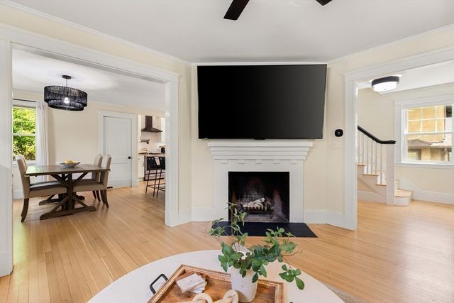 27 Fellsmere Rd, Malden, MA 02148