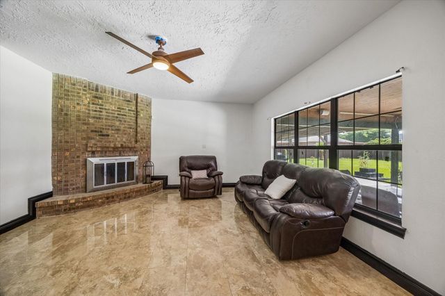 511 Avenue I, South Houston, TX 77587