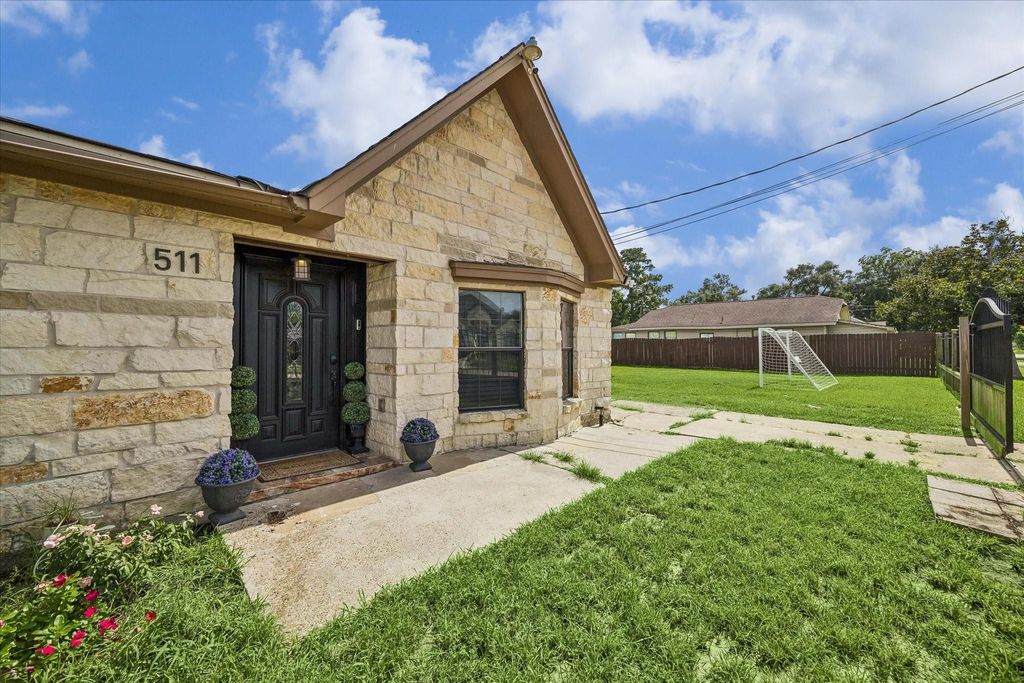 511 Avenue I, South Houston, TX 77587