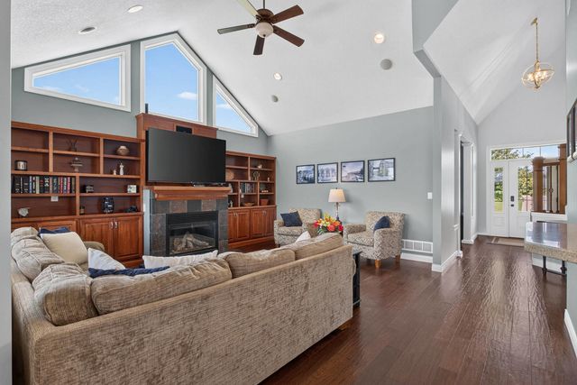 2199 E Lomar Street, Eldridge, IA 52748