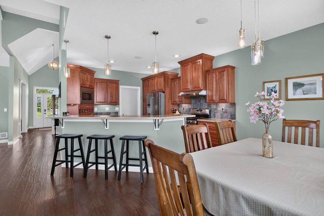 2199 E Lomar Street, Eldridge, IA 52748