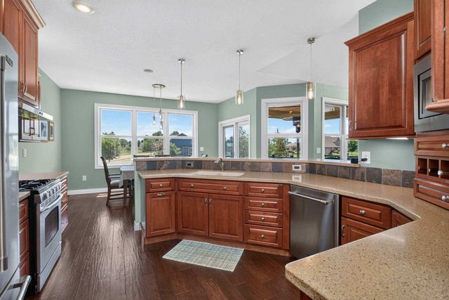 2199 E Lomar Street, Eldridge, IA 52748
