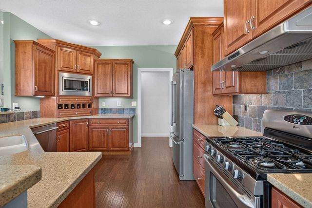 2199 E Lomar Street, Eldridge, IA 52748