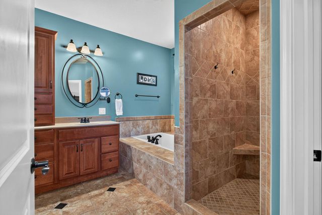 2199 E Lomar Street, Eldridge, IA 52748