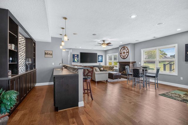2199 E Lomar Street, Eldridge, IA 52748