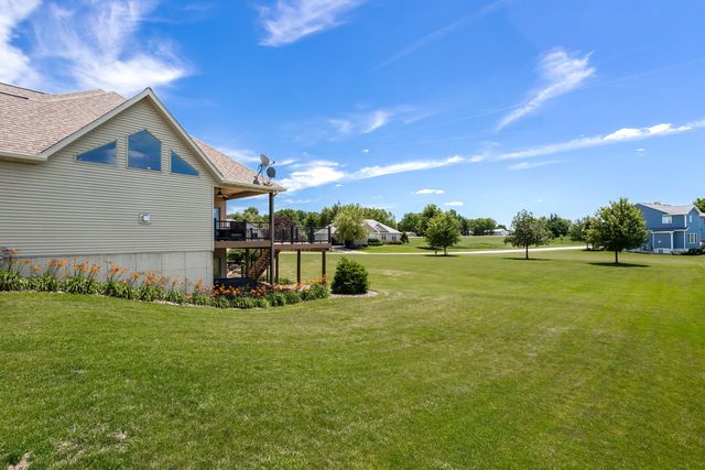 2199 E Lomar Street, Eldridge, IA 52748