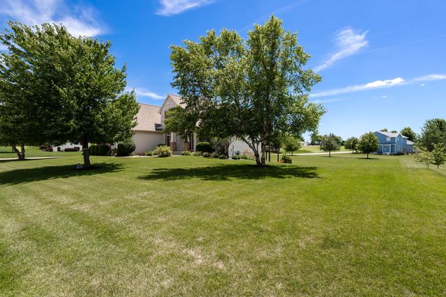 2199 E Lomar Street, Eldridge, IA 52748
