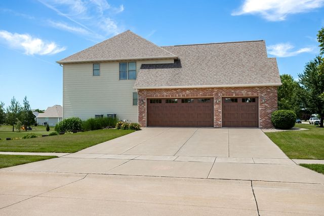 2199 E Lomar Street, Eldridge, IA 52748