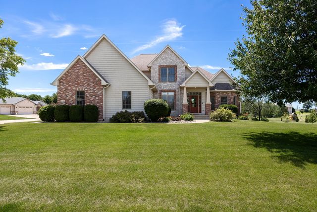 2199 E Lomar Street, Eldridge, IA 52748