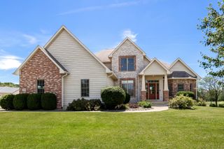2199 E Lomar Street, Eldridge, IA 52748