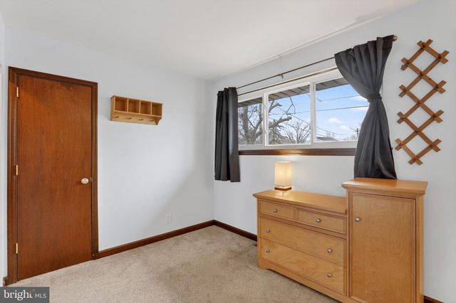 204 S GARDEN BLVD, Beverly, NJ 08010