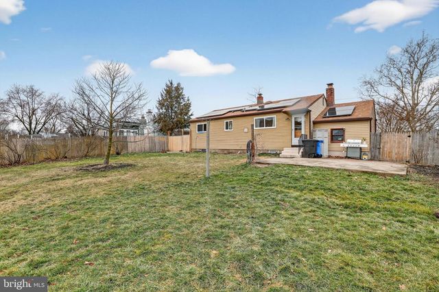 204 S GARDEN BLVD, Beverly, NJ 08010