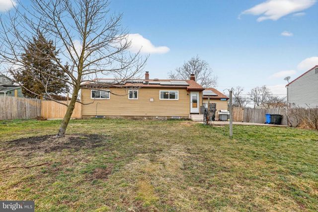 204 S GARDEN BLVD, Beverly, NJ 08010