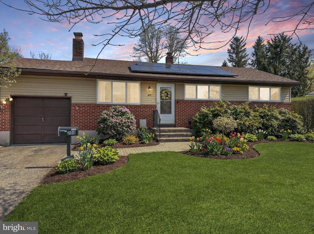 204 S GARDEN BLVD, Beverly, NJ 08010