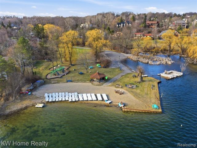 4749 Tara Court, West Bloomfield, MI 48323