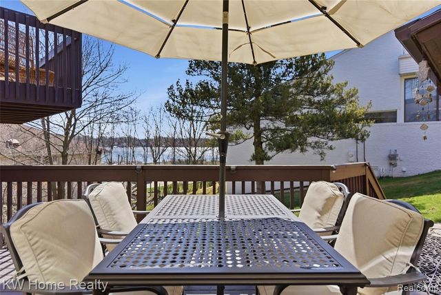 4749 Tara Court, West Bloomfield, MI 48323