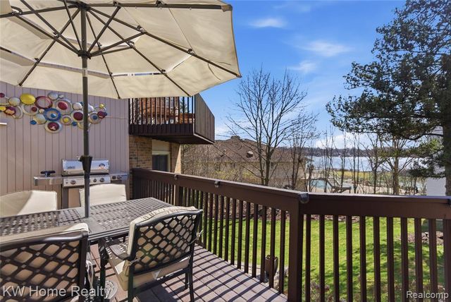 4749 Tara Court, West Bloomfield, MI 48323