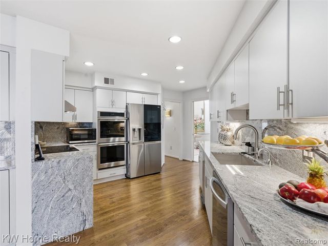 4749 Tara Court, West Bloomfield, MI 48323