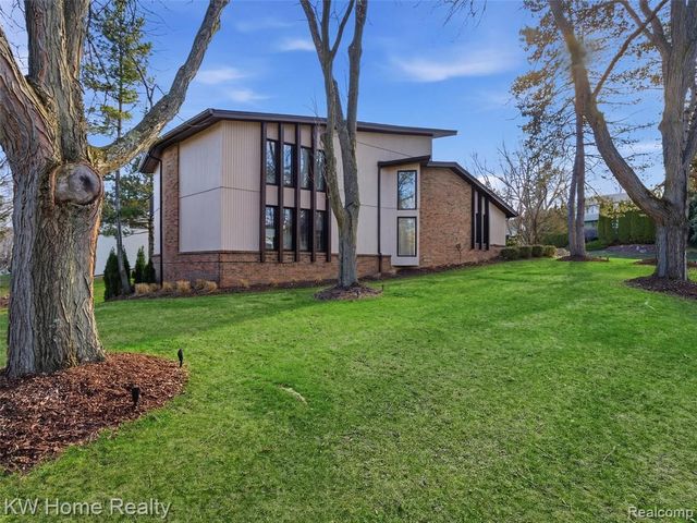 4749 Tara Court, West Bloomfield, MI 48323